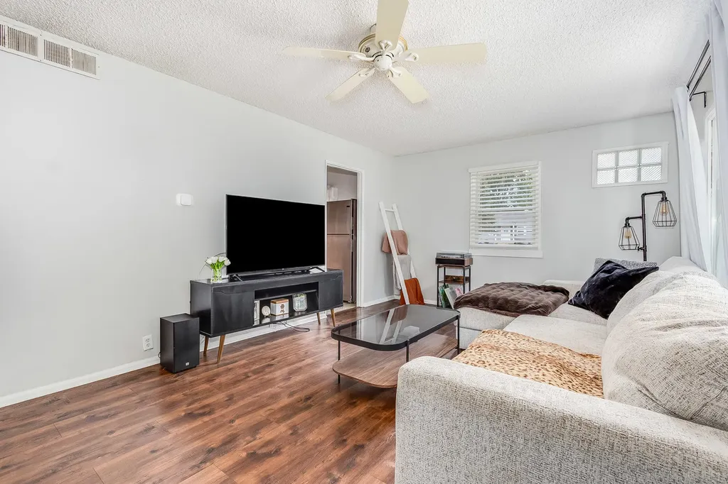 232 Westgate Drive Aurora IL 60506