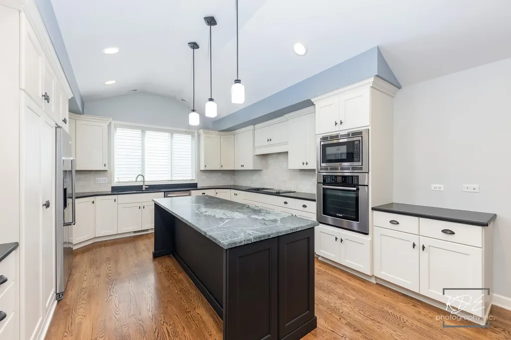 1126 Kings Point Court Naperville IL 60563