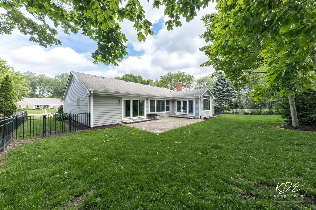 1126 Kings Point Court Naperville IL 60563