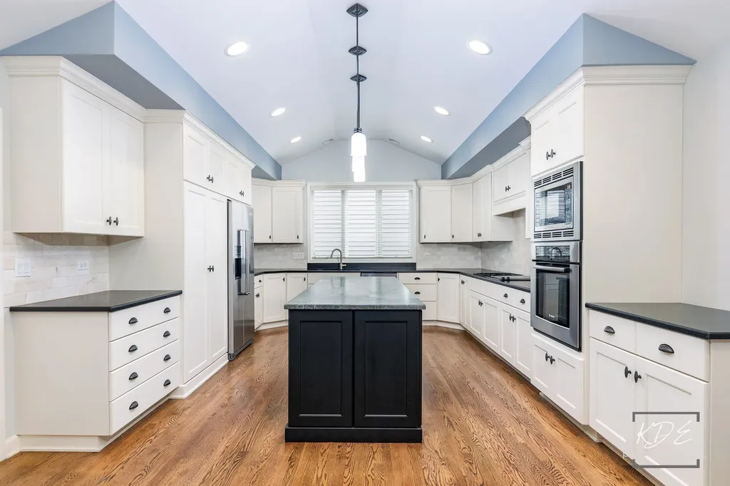 1126 Kings Point Court Naperville IL 60563