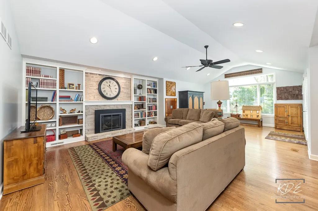 1126 Kings Point Court Naperville IL 60563