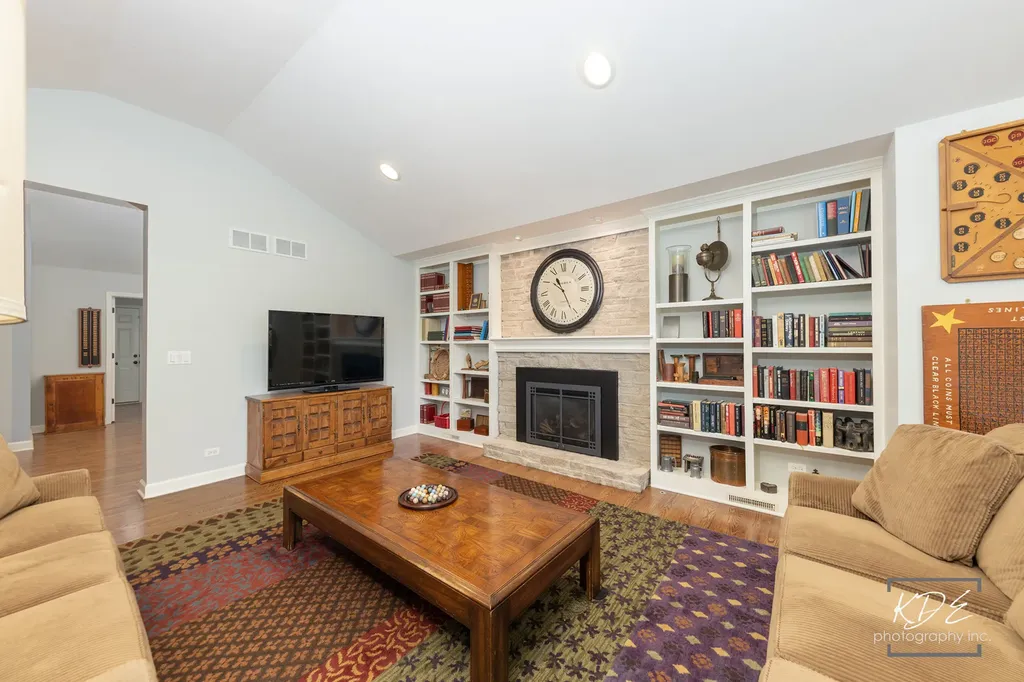 1126 Kings Point Court Naperville IL 60563