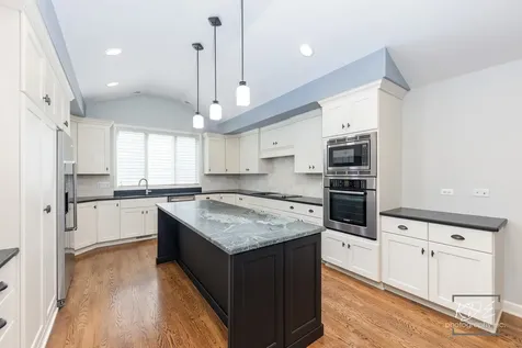 1126 Kings Point Court Naperville IL 60563