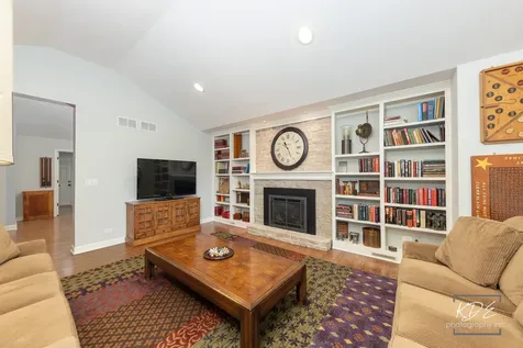 1126 Kings Point Court Naperville IL 60563
