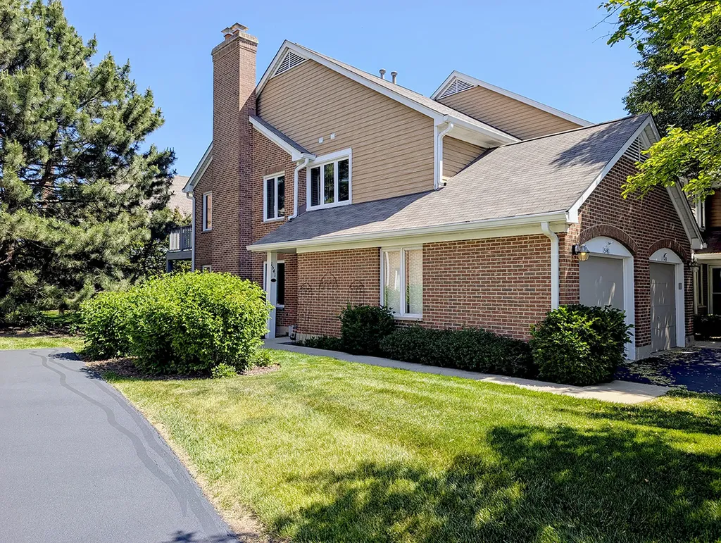 1541 North Kendal Court Arlington Heights IL 60004