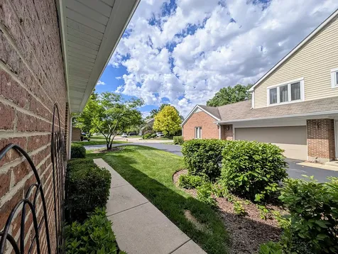 1541 North Kendal Court Arlington Heights IL 60004