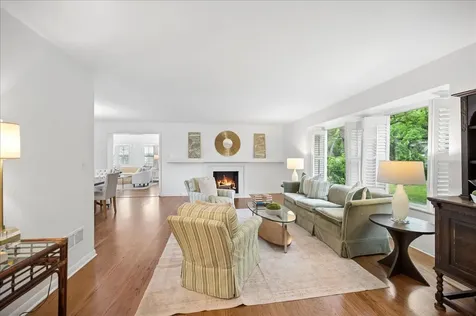 541 Dundee Road Glencoe IL 60022