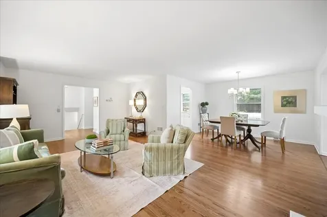 541 Dundee Road Glencoe IL 60022