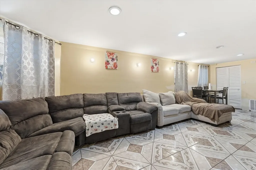 5106 West Fulton Street Chicago IL 60644