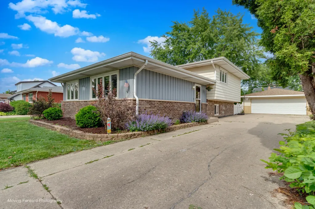 761 North Willow Road Elmhurst IL 60126