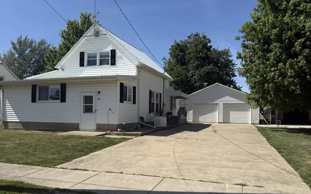 302 South Street Bradford IL 61421