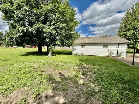 302 South Street Bradford IL 61421