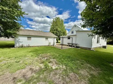 302 South Street Bradford IL 61421