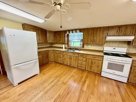 302 South Street Bradford IL 61421