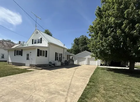 302 South Street Bradford IL 61421
