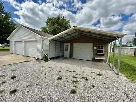 302 South Street Bradford IL 61421