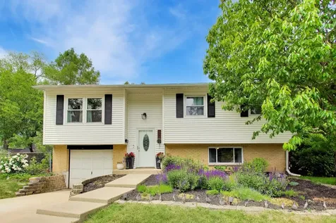460 North Ridgemoor Avenue Mundelein IL 60060