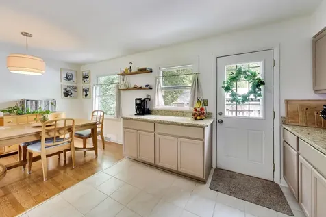 460 North Ridgemoor Avenue Mundelein IL 60060