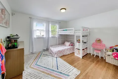 460 North Ridgemoor Avenue Mundelein IL 60060