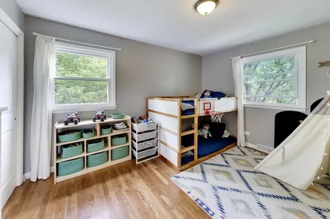 460 North Ridgemoor Avenue Mundelein IL 60060