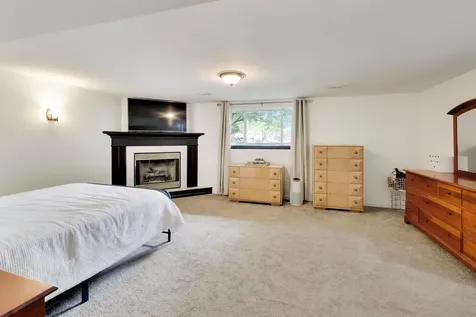 460 North Ridgemoor Avenue Mundelein IL 60060