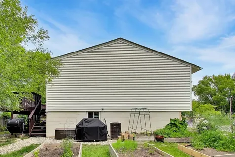 460 North Ridgemoor Avenue Mundelein IL 60060