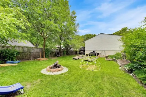 460 North Ridgemoor Avenue Mundelein IL 60060