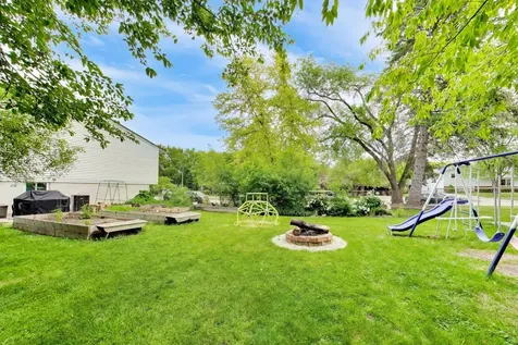 460 North Ridgemoor Avenue Mundelein IL 60060
