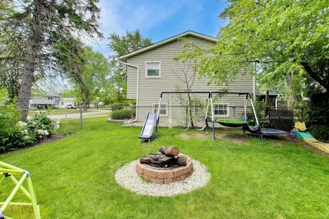 460 North Ridgemoor Avenue Mundelein IL 60060