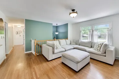 460 North Ridgemoor Avenue Mundelein IL 60060