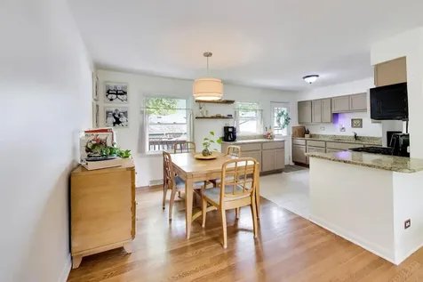 460 North Ridgemoor Avenue Mundelein IL 60060