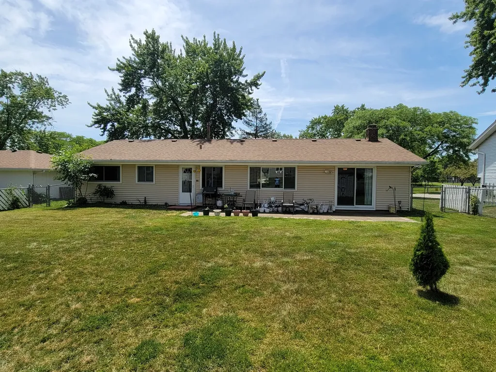 132 West Hartford Drive Schaumburg IL 60193