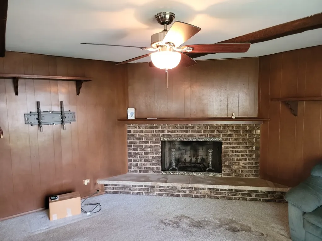 132 West Hartford Drive Schaumburg IL 60193
