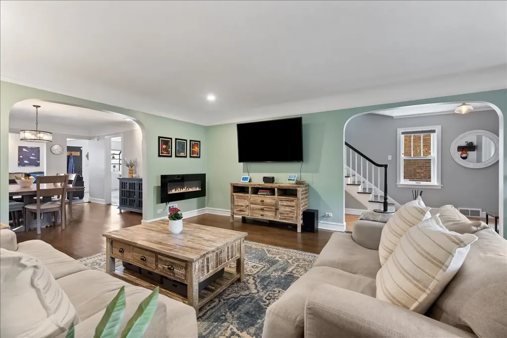 6455 North Talman Avenue Chicago IL 60645
