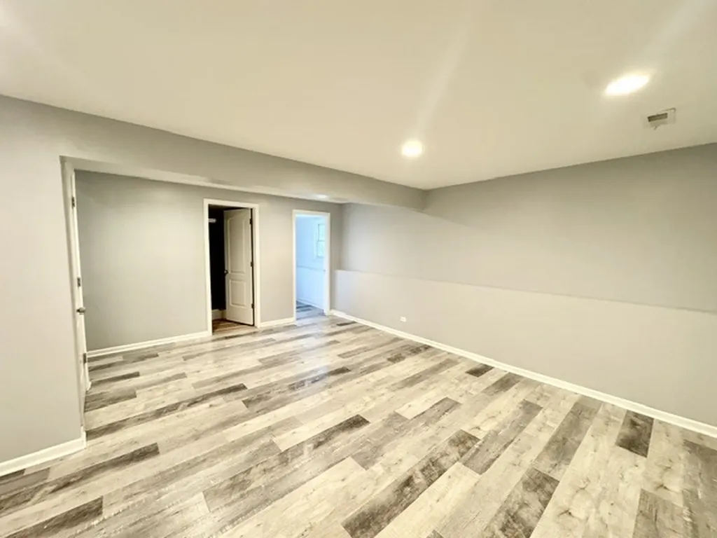 826 River Drive Carol Stream IL 60188