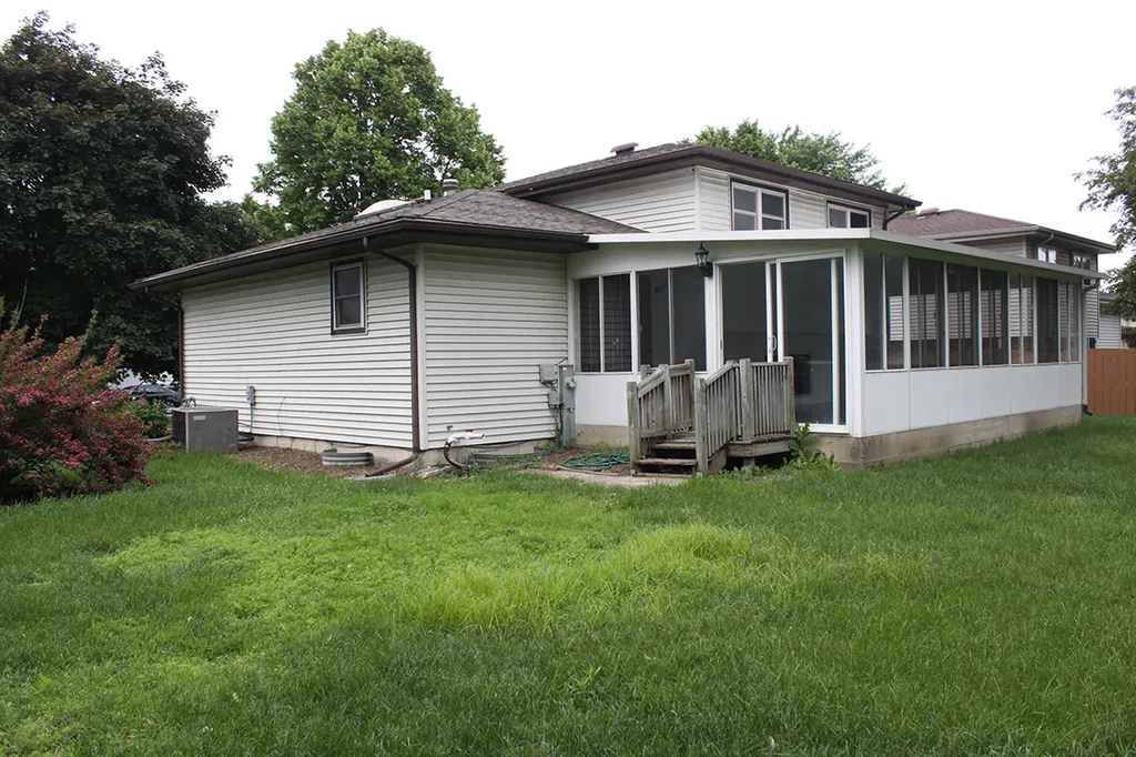 826 River Drive Carol Stream IL 60188