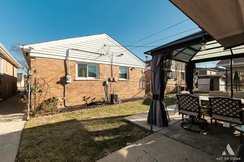 7828 Lotus Avenue Burbank IL 60459