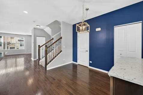 862 West Chase Lane Palatine IL 60067
