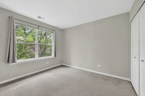 862 West Chase Lane Palatine IL 60067