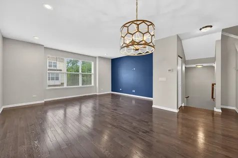 862 West Chase Lane Palatine IL 60067