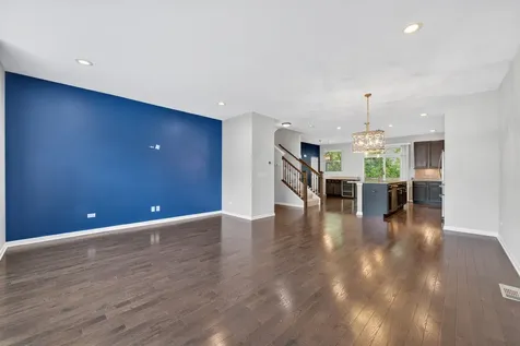 862 West Chase Lane Palatine IL 60067