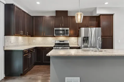 862 West Chase Lane Palatine IL 60067