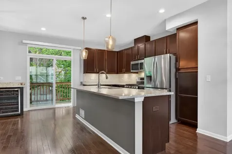 862 West Chase Lane Palatine IL 60067