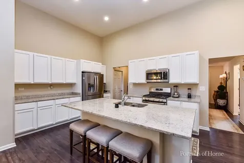 911 Appaloosa Trail Plano IL 60545