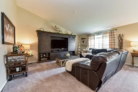 911 Appaloosa Trail Plano IL 60545