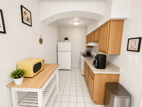 1635 West Morse Avenue Chicago IL 60626