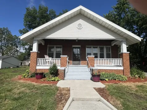 208 South Peoria Street Bradford IL 61421