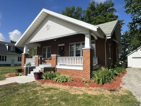 208 South Peoria Street Bradford IL 61421