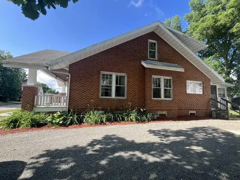 208 South Peoria Street Bradford IL 61421