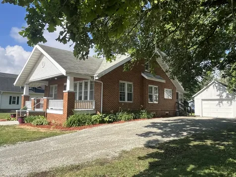 208 South Peoria Street Bradford IL 61421